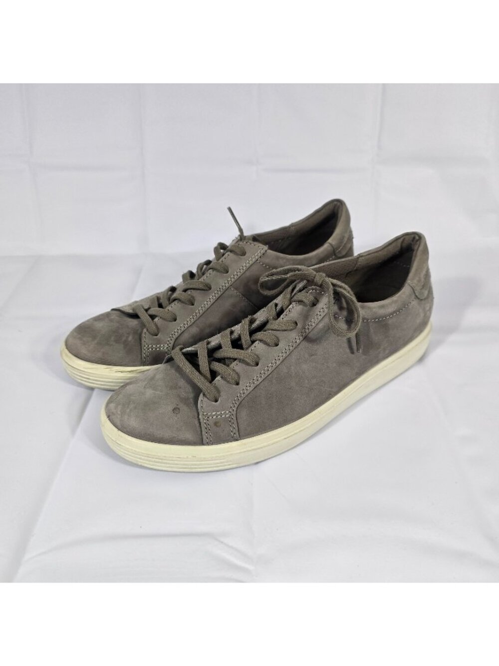Ecco Sneaker Shoes Women Size 10 US Gray Lace Up Leather Nubuck Casual Outdoor